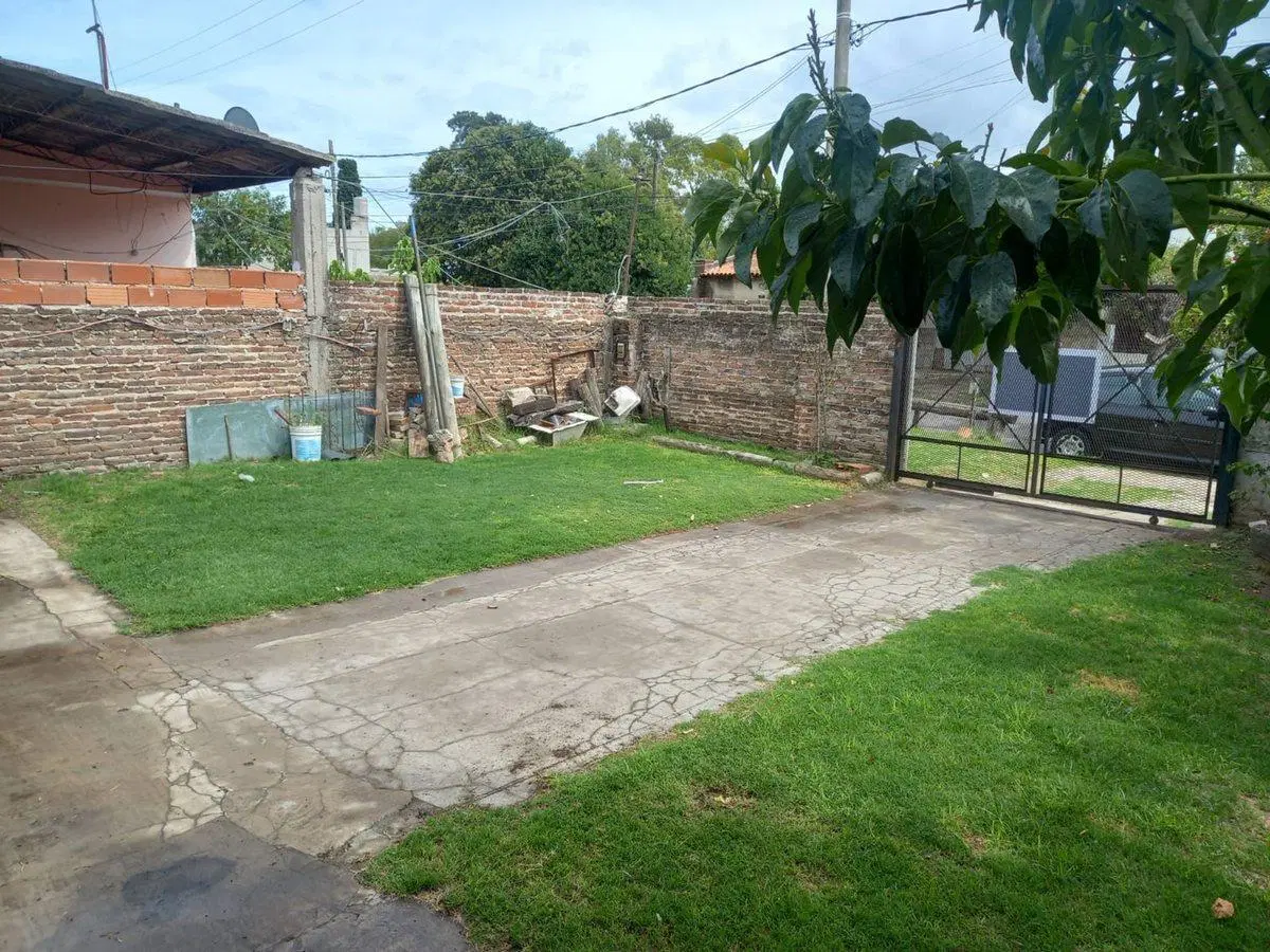 VENTA CASA LOTE PROP.6 AMB.C/JARDÍN. LOMAS DE ZAMO 3