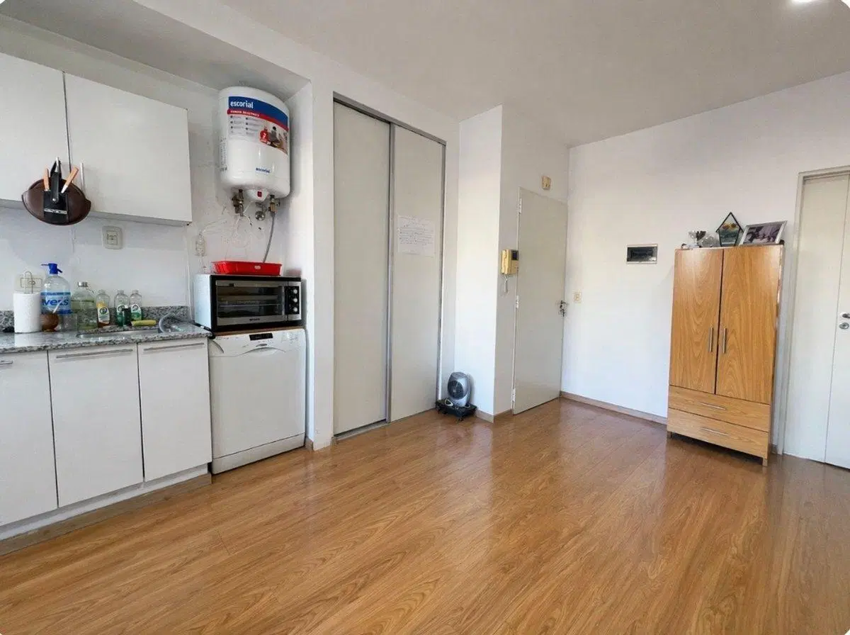 Venta monoambiente Parque Patricios con balcón 4