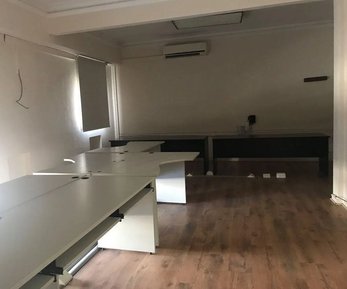 Venta Oficina 10 Ambientes Monserrat con Balcón 4