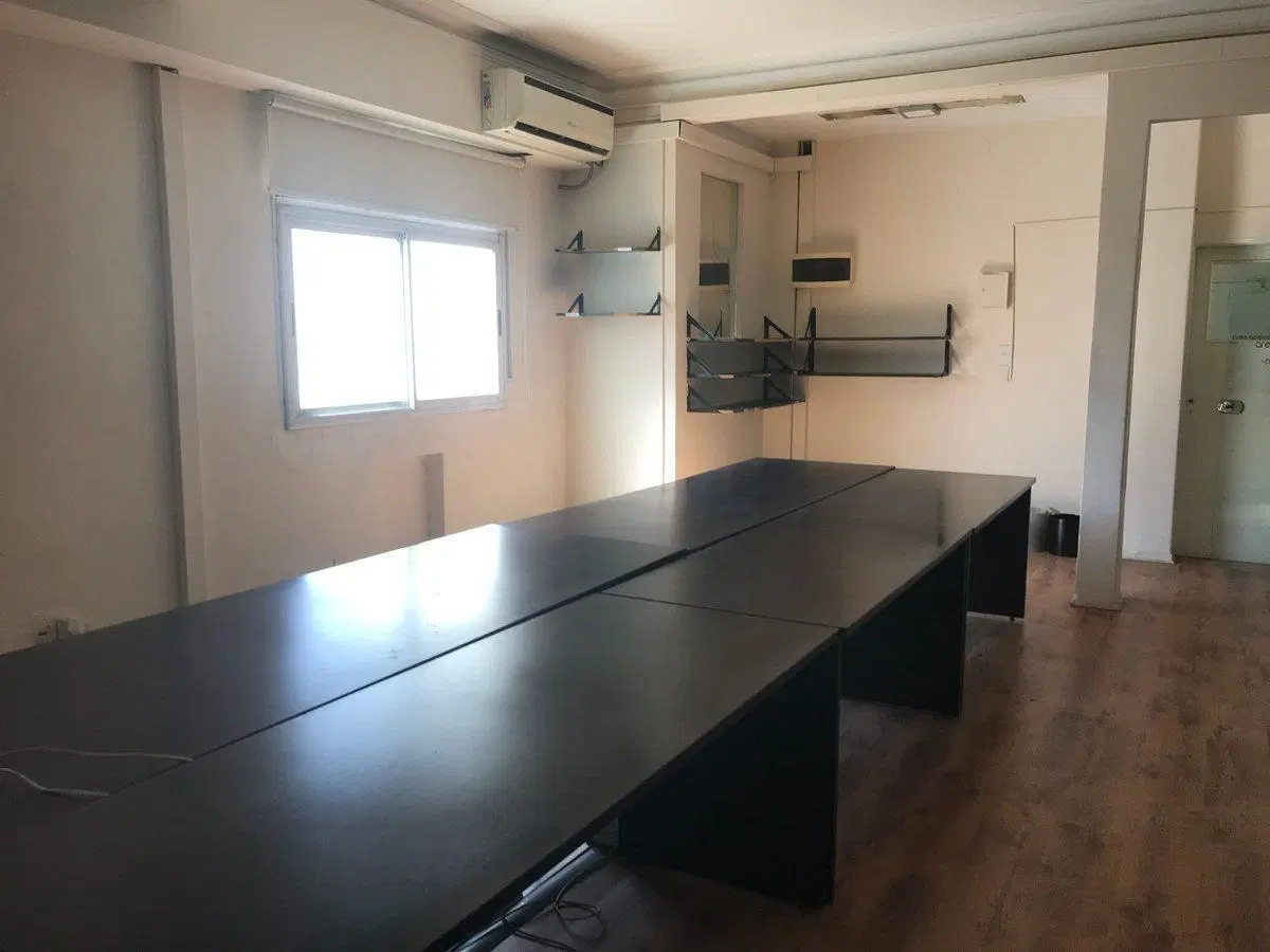 Venta Oficina 10 Ambientes Monserrat con Balcón 5