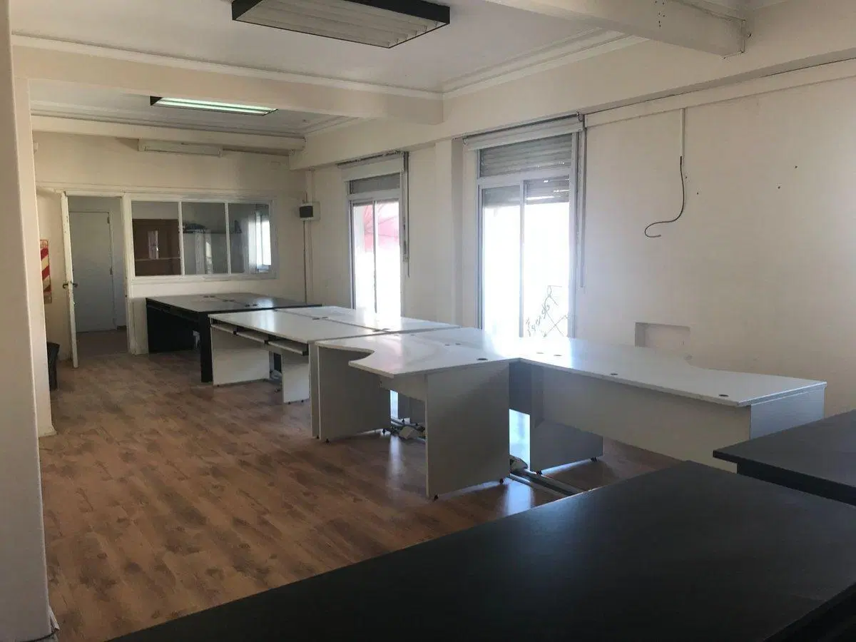Venta Oficina 10 Ambientes Monserrat con Balcón 3
