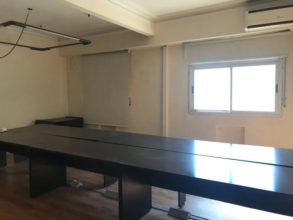 Venta Oficina 10 Ambientes Monserrat con Balcón 2