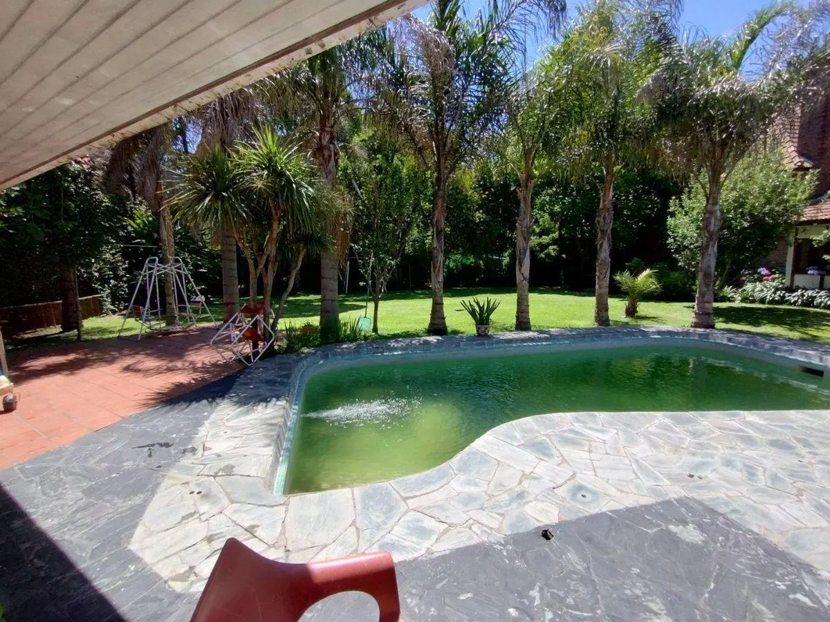 CASA 7 AMBIENTES EN VENTA PILETA COCHERA QUINCHO 2