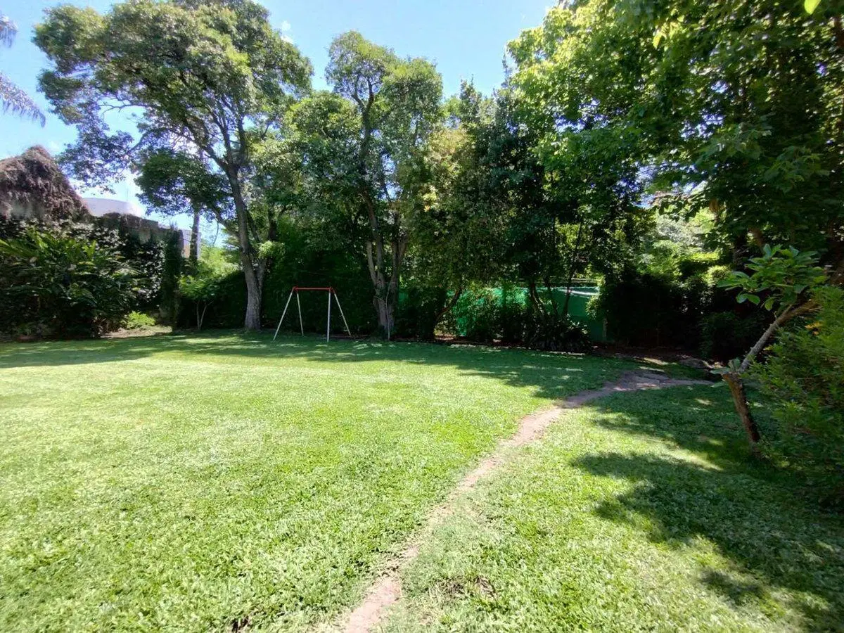 CASA 7 AMBIENTES EN VENTA PILETA COCHERA QUINCHO 4
