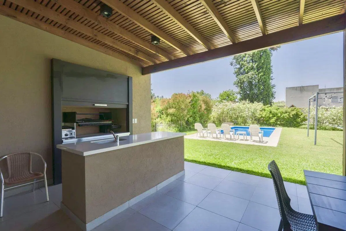 VENTA CASA 5 amb PILAR Bo.SAUSALITO PILETA 4