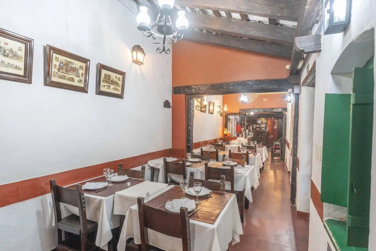 VENTA PROPIEDAD HISTORICA UNICA CON RESTO Y MUSEO 5