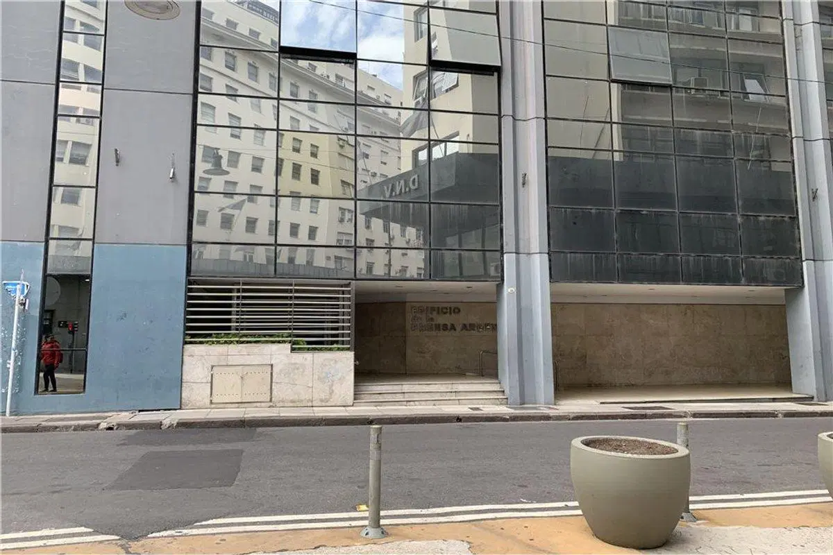 VENTA OFICINA MICROCENTRO C/COCHERA 2