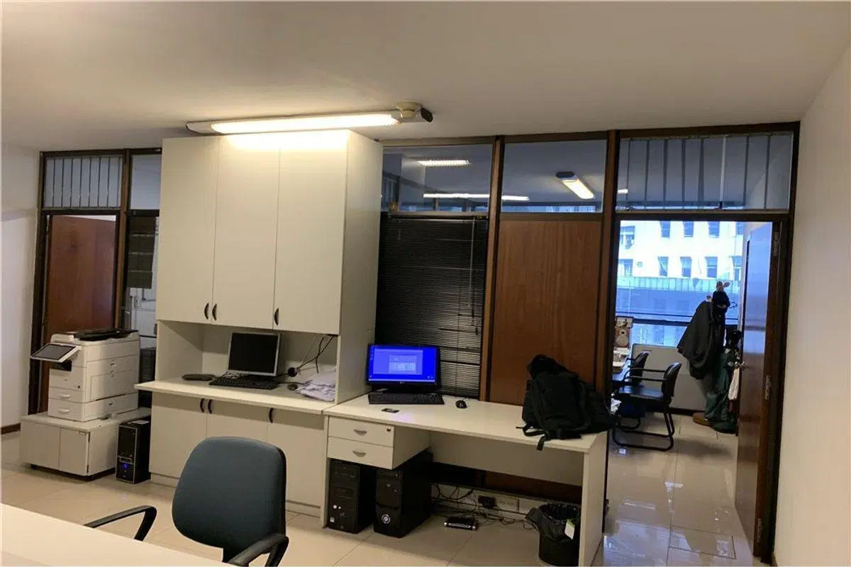 VENTA OFICINA MICROCENTRO C/COCHERA 3