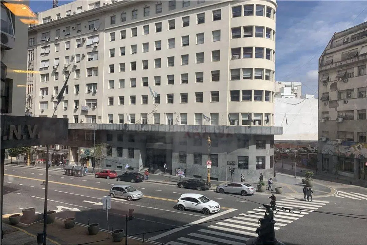 VENTA OFICINA MICROCENTRO C/COCHERA 4