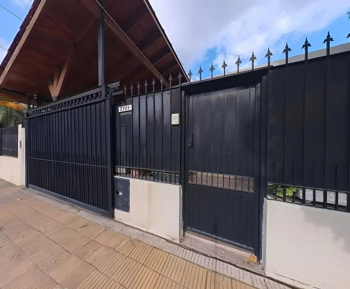 Venta de casa en Hurlingham 4 amb 3 baños, quincho 4
