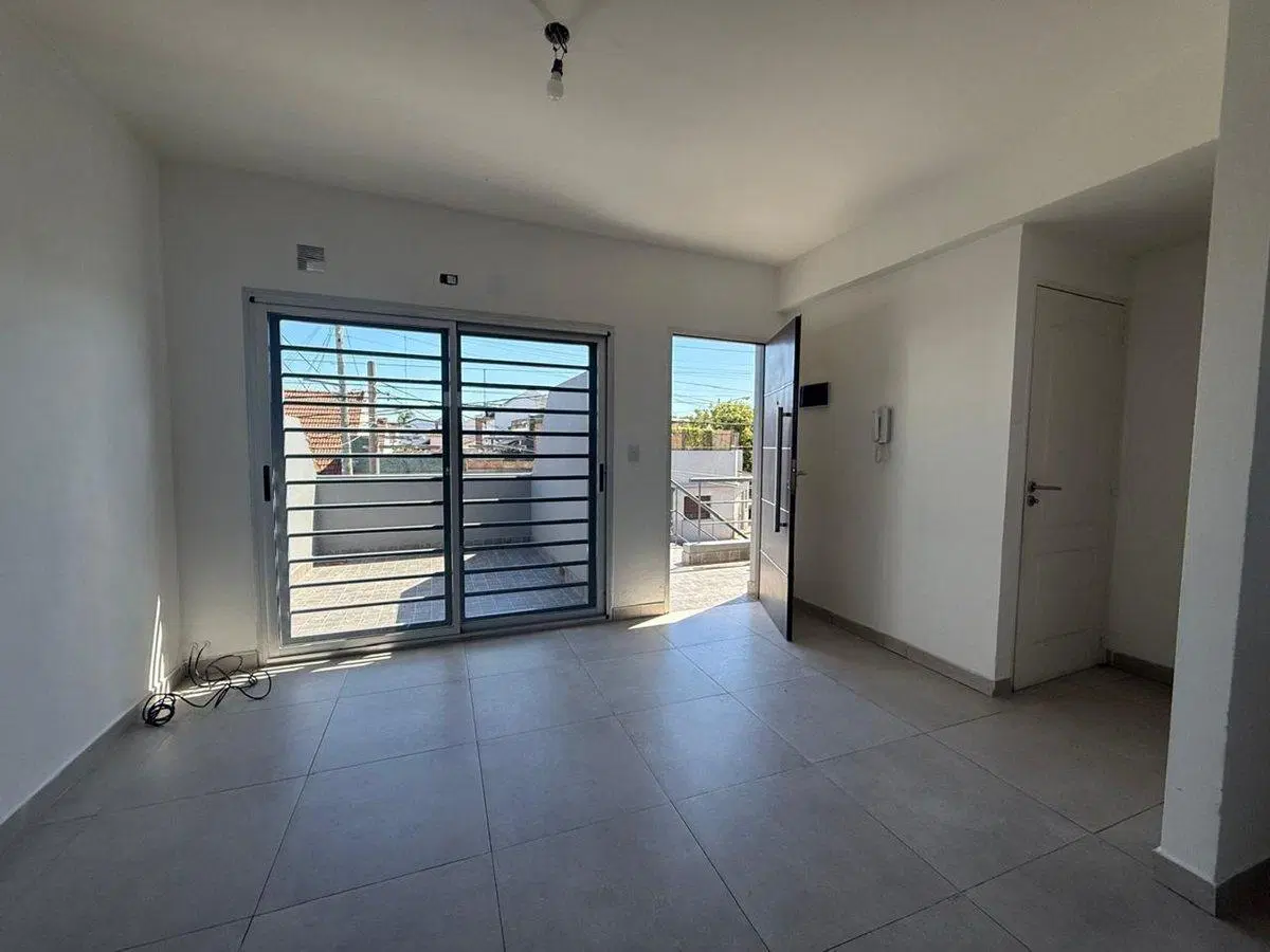 DEPARTAMENTO 3 AMBIENTES BALCON ATERRAZADO LAVADER 4