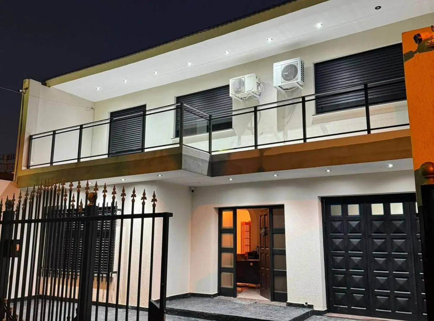 CASA 6 AMBIENTES VILLA LUZURIAGA PILETA COCHERAS 2