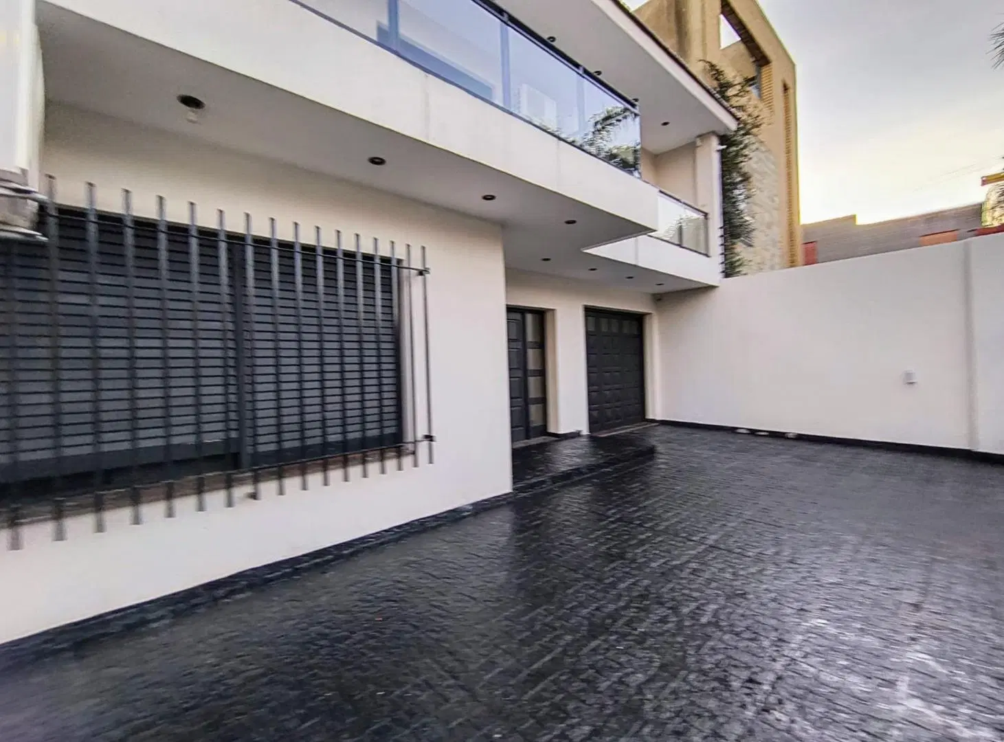 CASA 6 AMBIENTES VILLA LUZURIAGA PILETA COCHERAS 3