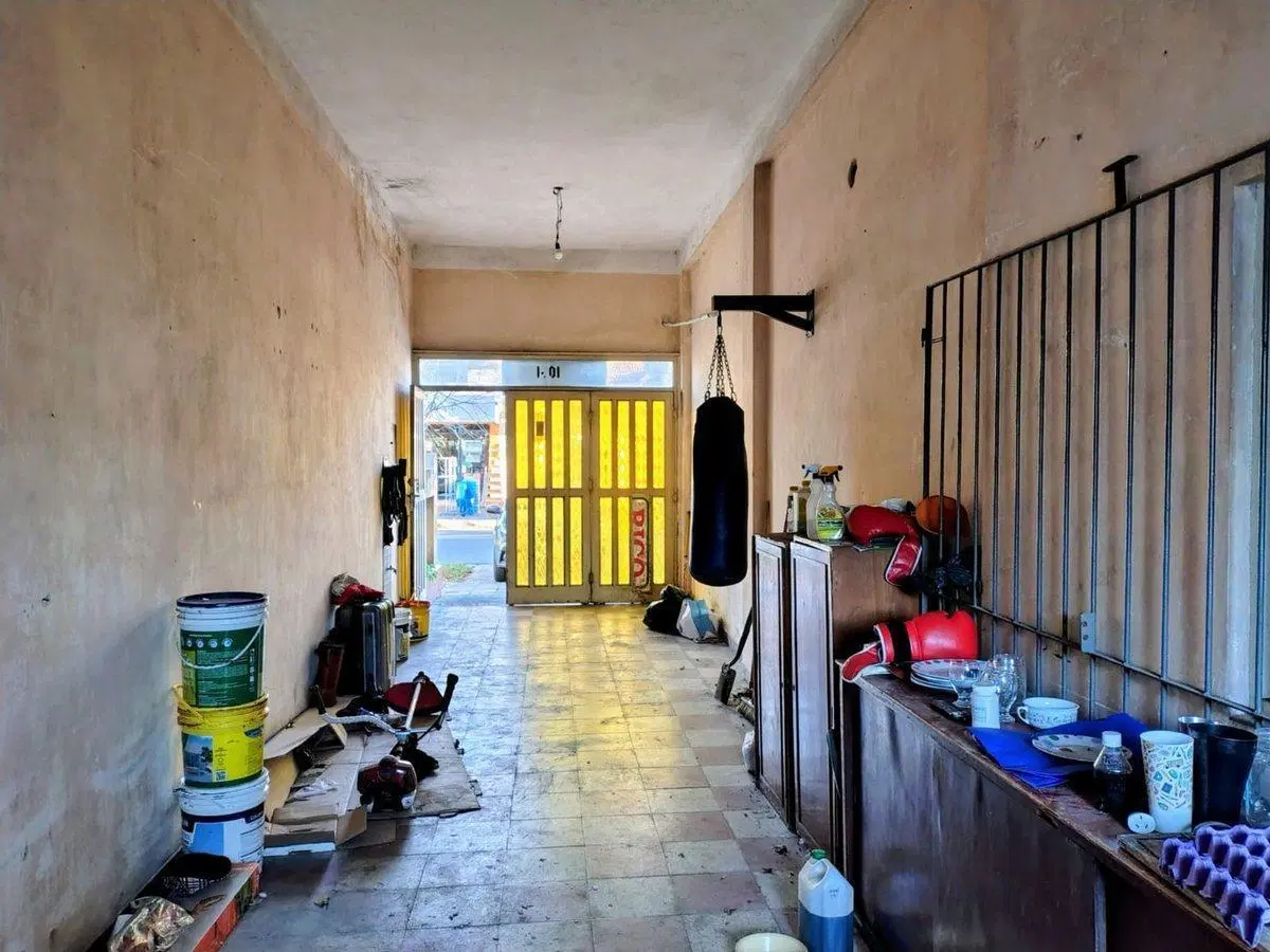 Venta terreno 482m con 2 locales c renta  Banfield 5