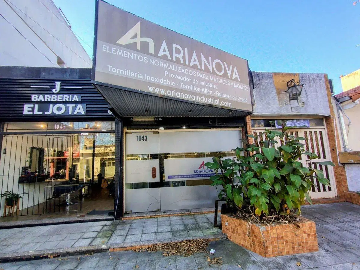 Venta terreno 482m con 2 locales c renta  Banfield 2
