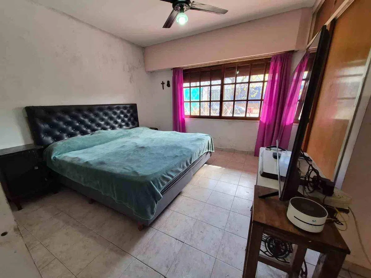 CASA- LOTE PROPIO- 2 VIVIENDAS- GARAGE- BANFIELD 5