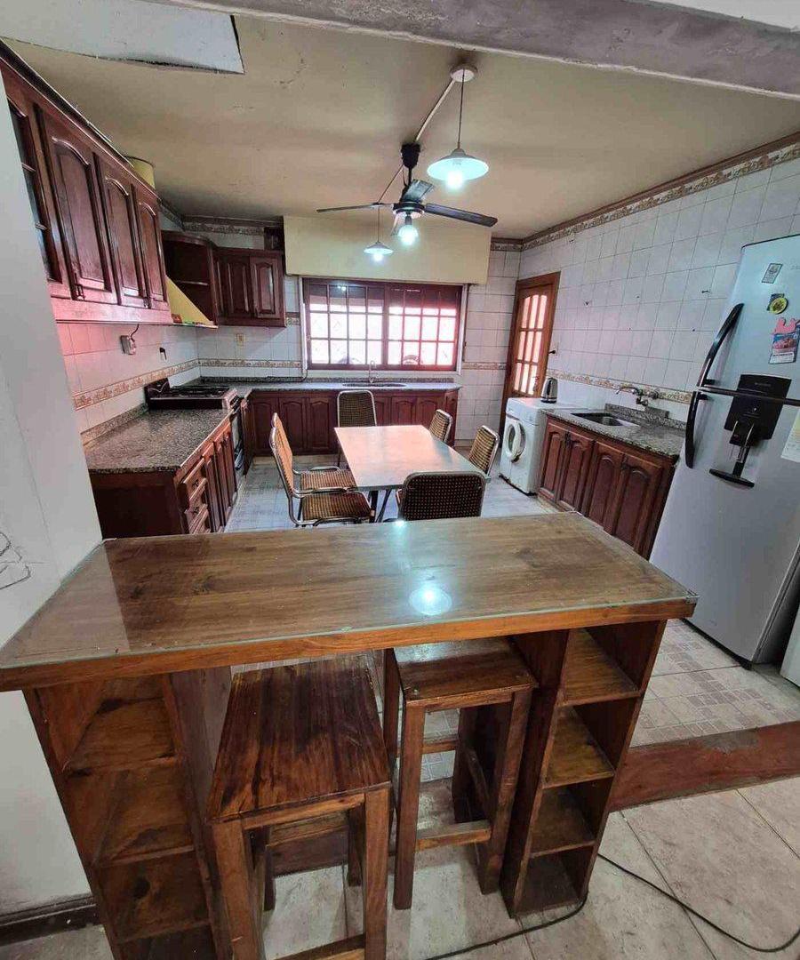 Foto de CASA- LOTE PROPIO- 2 VIVIENDAS- GARAGE- BANFIELD, imagen 4