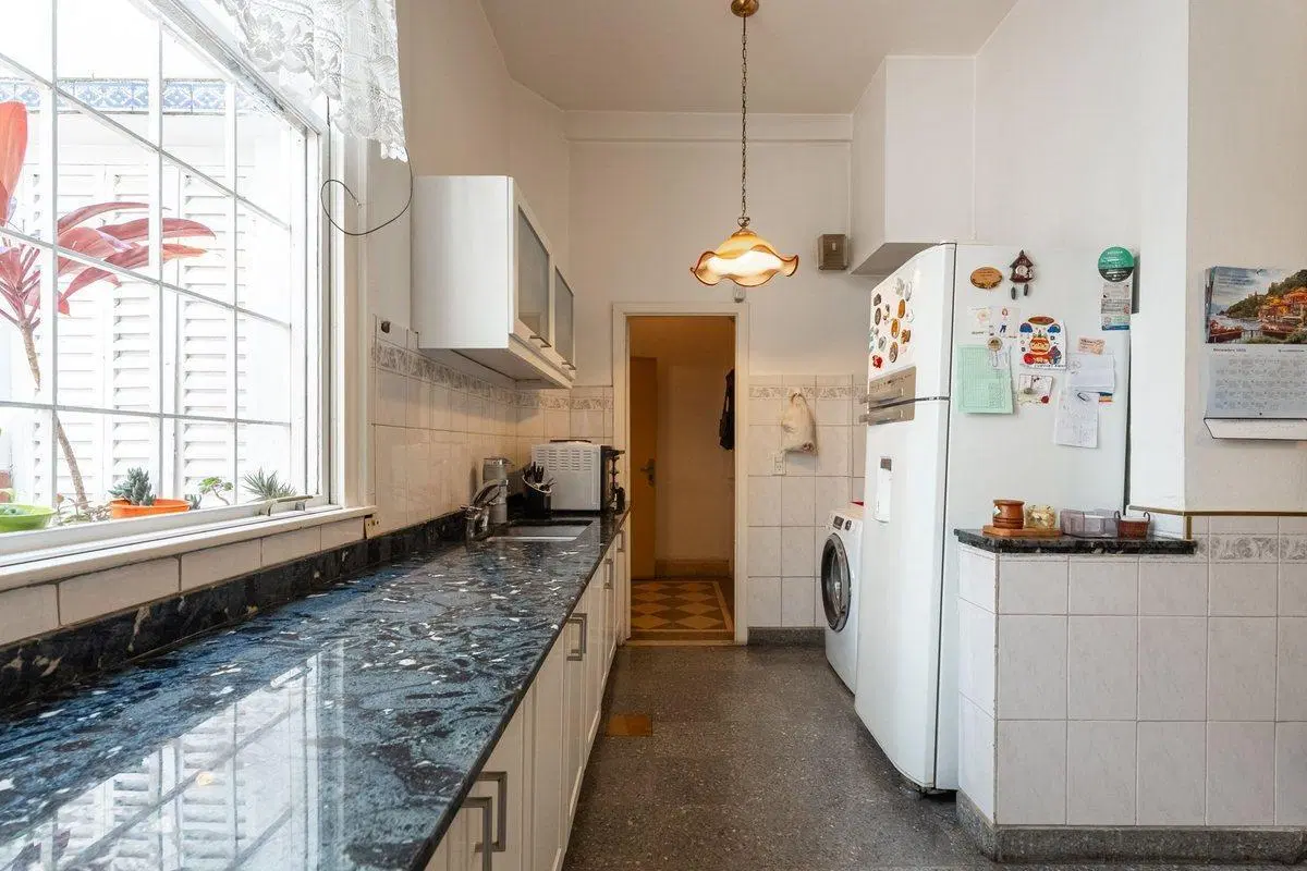 CASA 6 / 7 AMB. COCHERA QUINCHO Venta Floresta 4