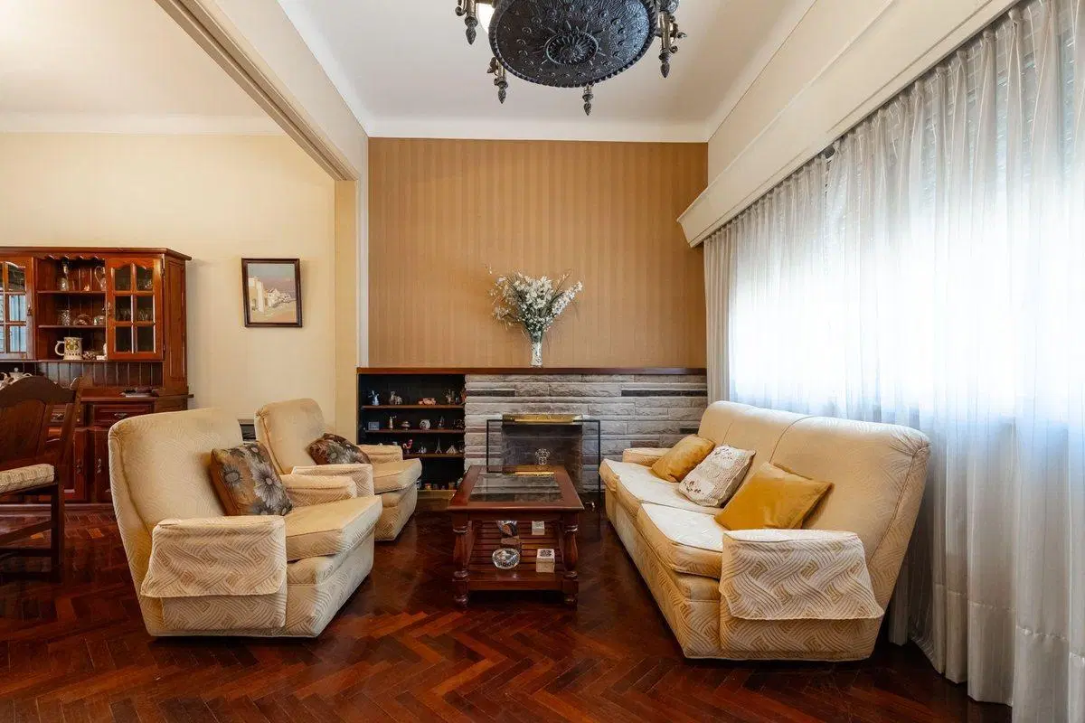 CASA 6 / 7 AMB. COCHERA QUINCHO Venta Floresta 3