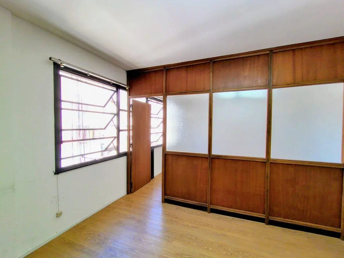 Venta de oficina comercial sobre Av. de Mayo 1300 3