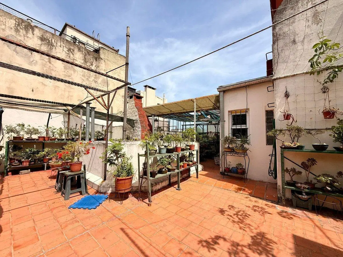 VENTA DPTO. 2 AMB CON PATIO  FLORES GRAN UBICACIÓN 5