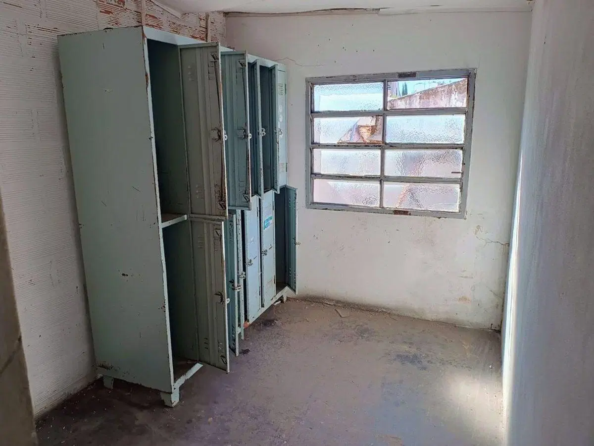 DEPOSITO EN VENTA 1350 METROS OFICINAS HAEDO 5