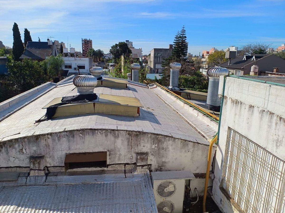 GALPON EN VENTA 1350 METROS OFICINAS HAEDO