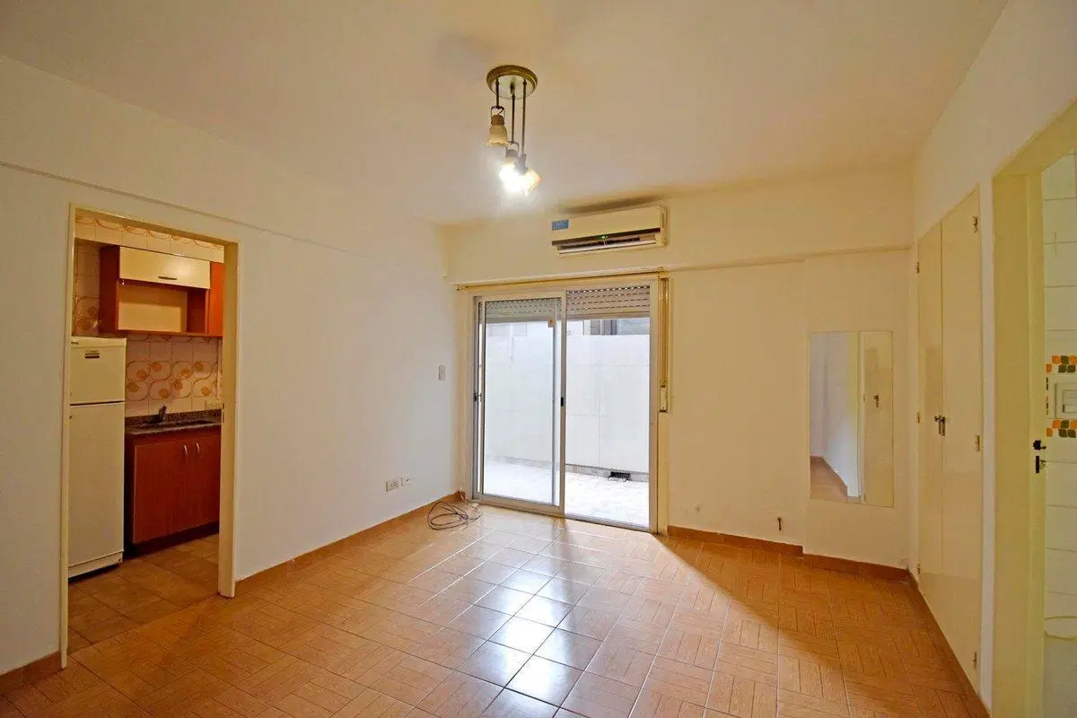 MONOAMBIENTE EN VENTA EN CABALLITO CON PATIO 2
