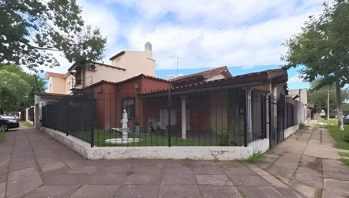 Casa de 4 ambientes + departamento Venta Ituzaingo