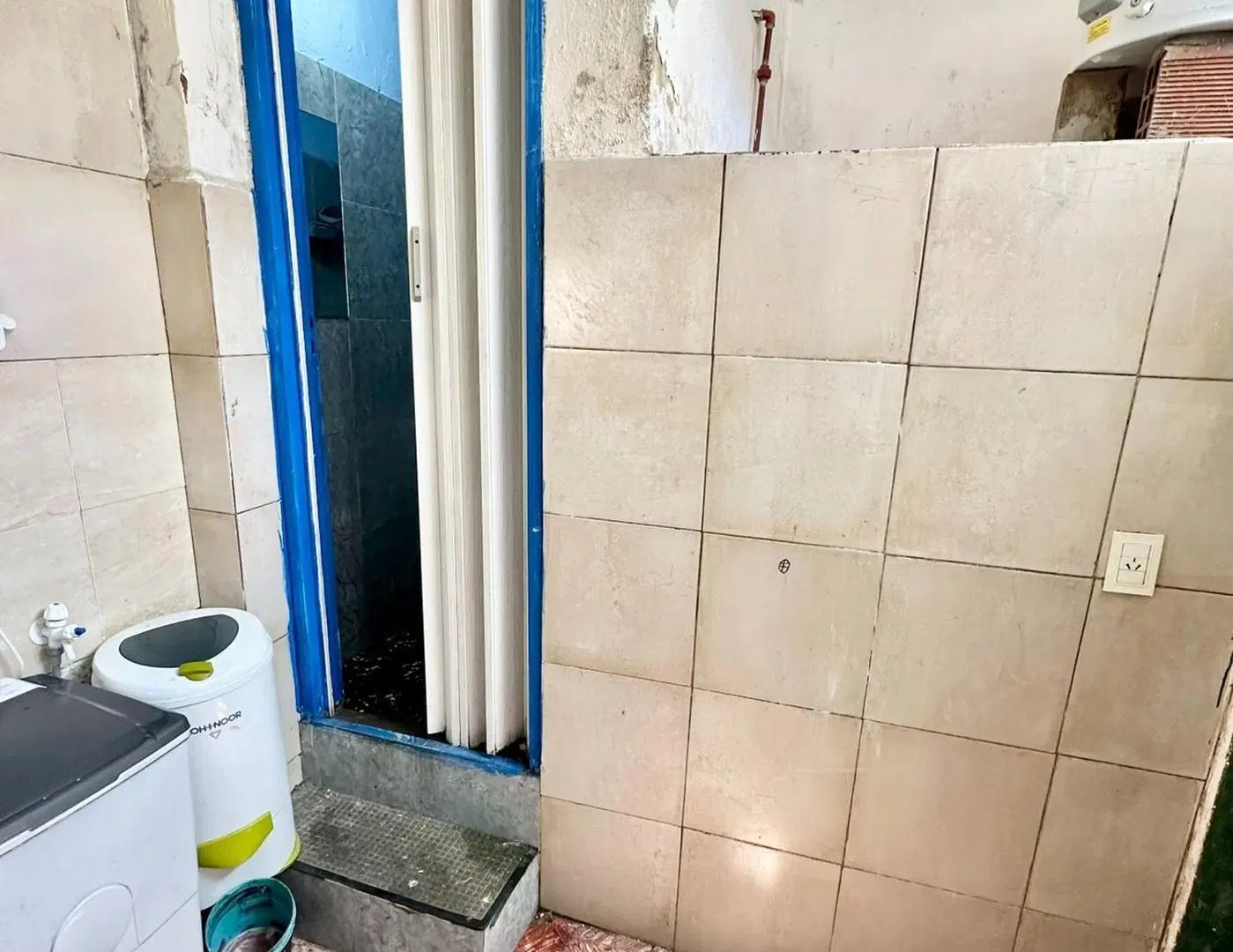 VENTA 2  LOCALES con vivienda - DOCK  SUD C.C. 4