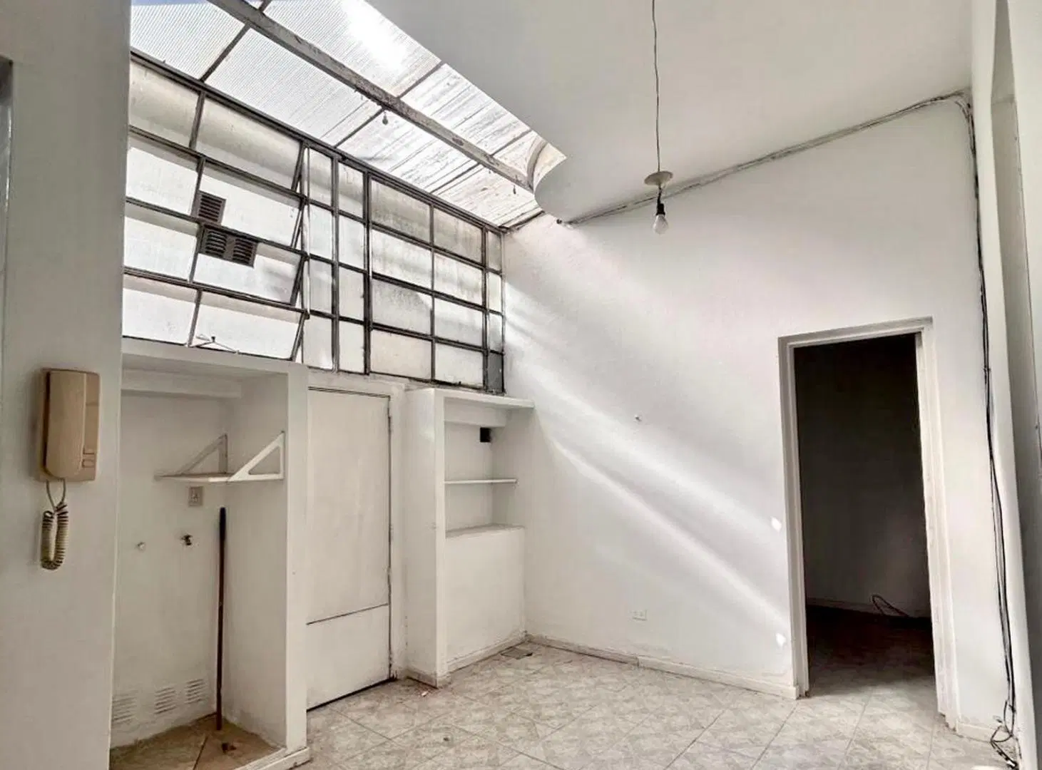 VENTA PH 3amb - patio- buena ubicación- V. Urquiza 3