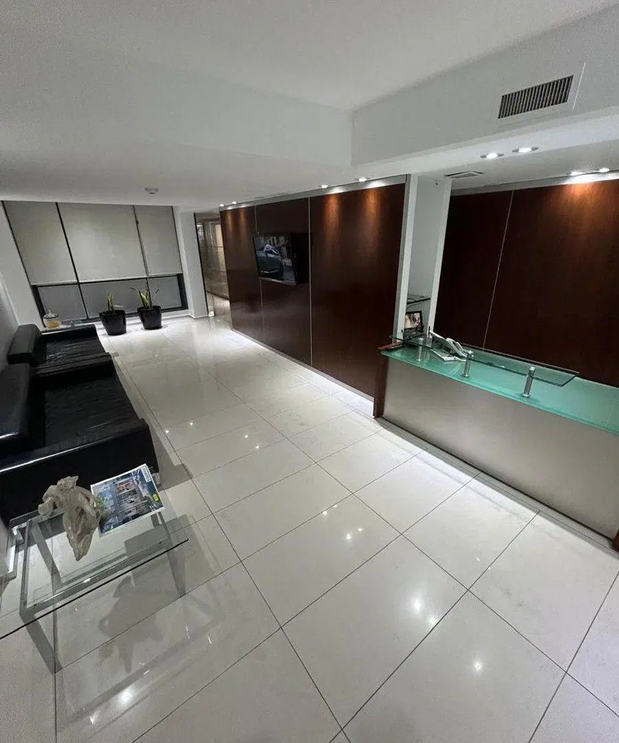 Oficina PREMIUM-Venta-2 Cocheras, Impecable-Centro 2