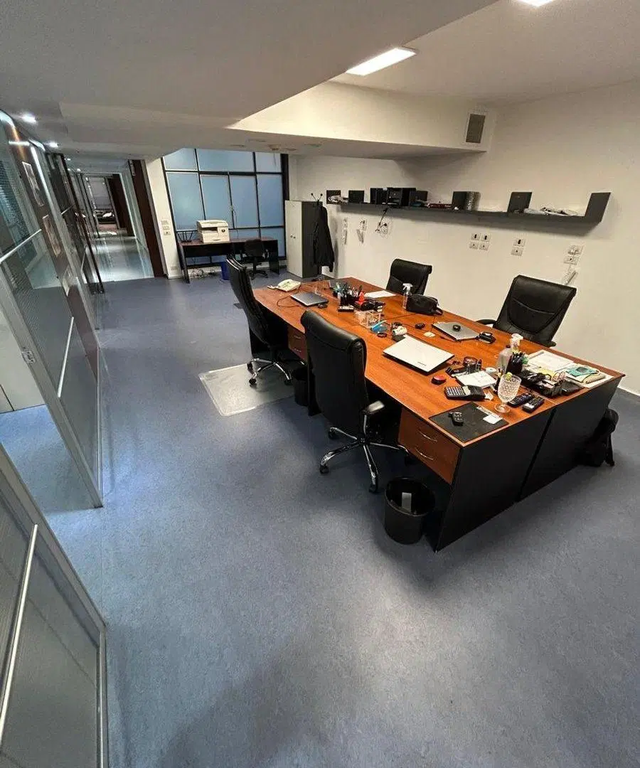 Oficina PREMIUM-Venta-2 Cocheras, Impecable-Centro 3