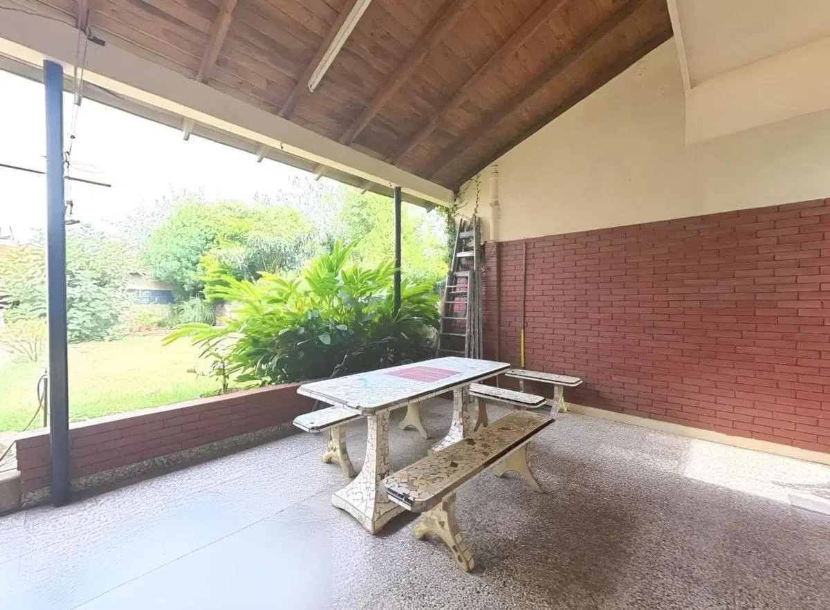 Venta Lomas del Mirador 6 amb. casa + departamento 5