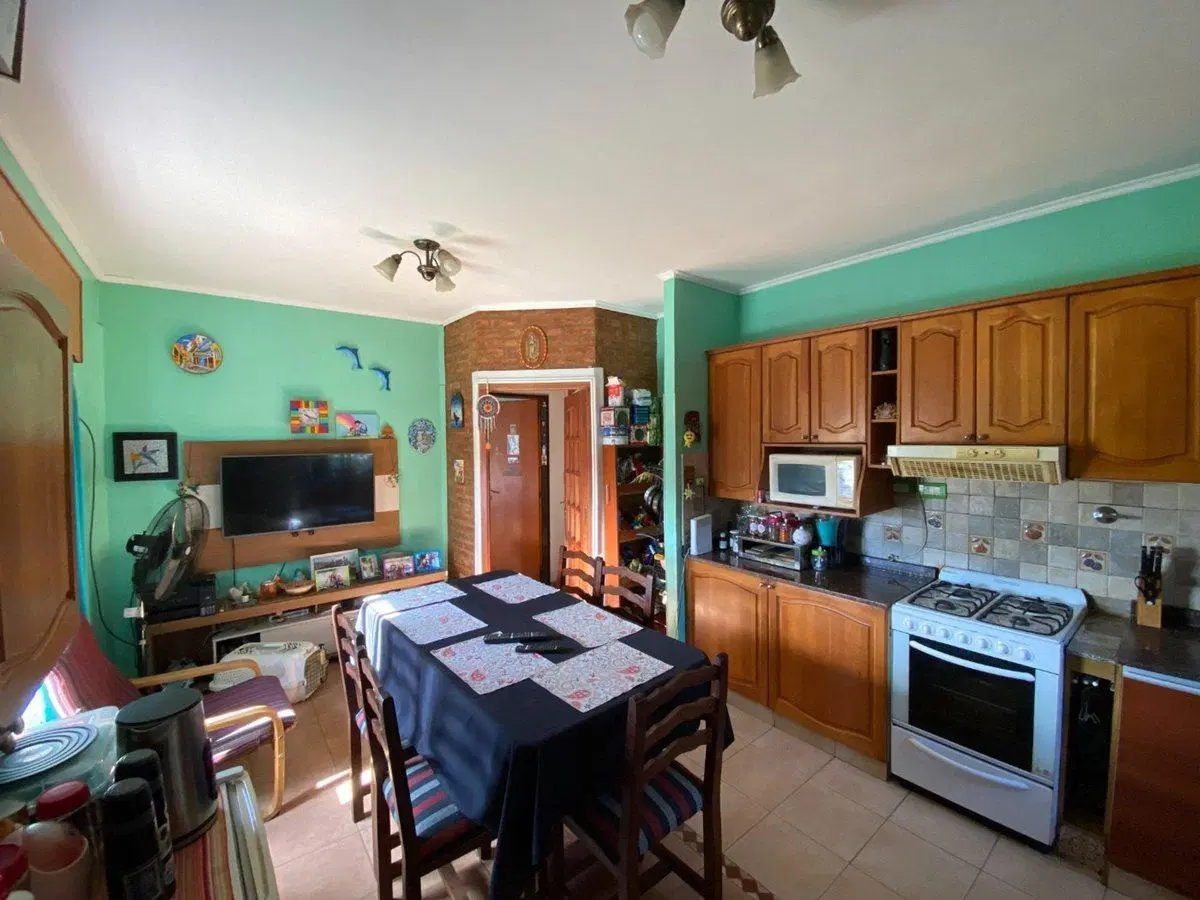 VENTA CASA 6 AMB FCIO. VARELA 2 PLANT 2 COCH RENTA 3