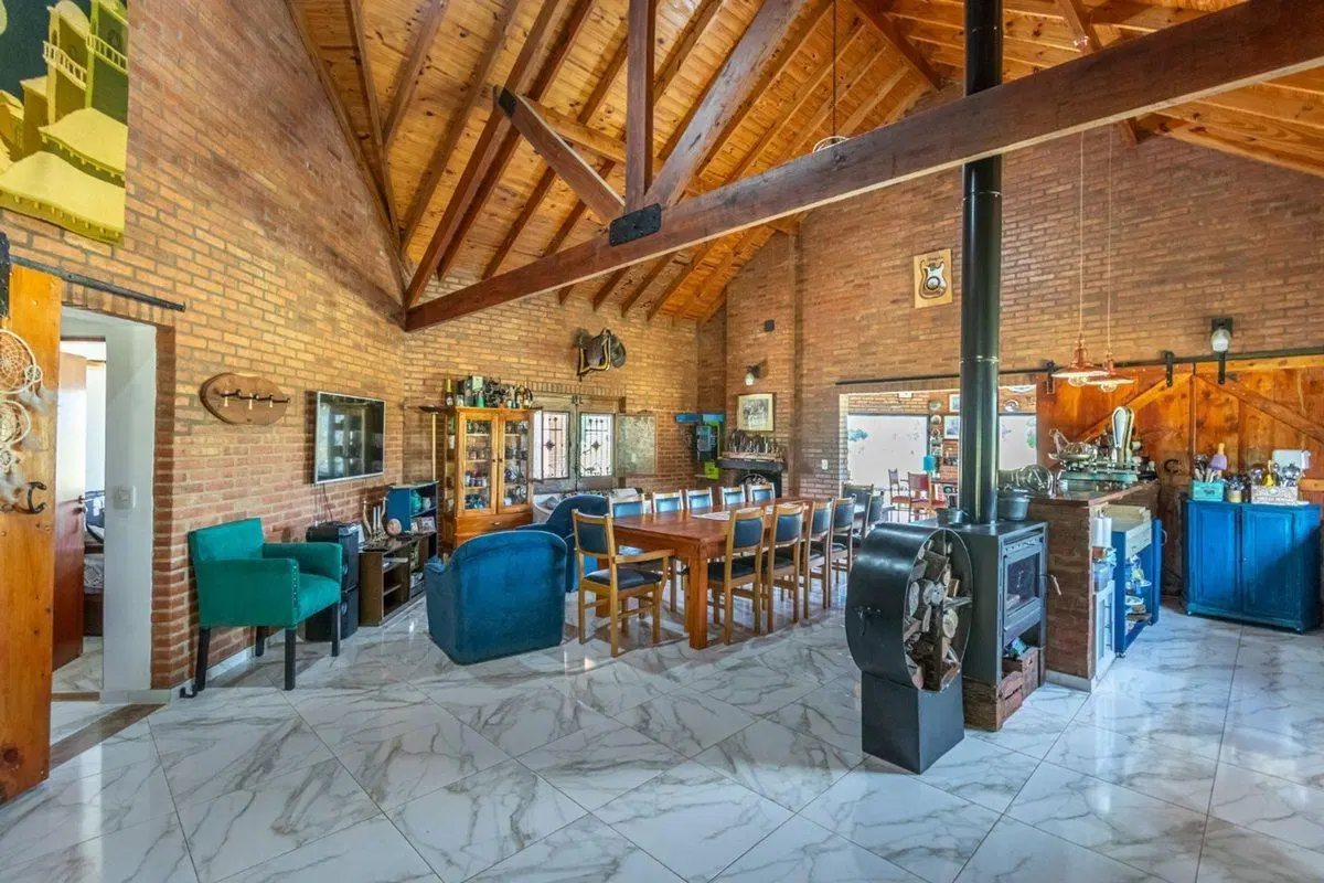 VENTA- 5 AMBIENTES- 1 Ha- PISCINA- LA MACARENA 3
