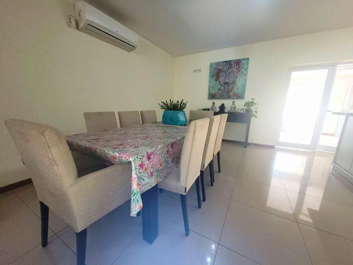 CASA 4 AMB. VENTA  SAN JUSTO CON  COCHERA PILETA 3