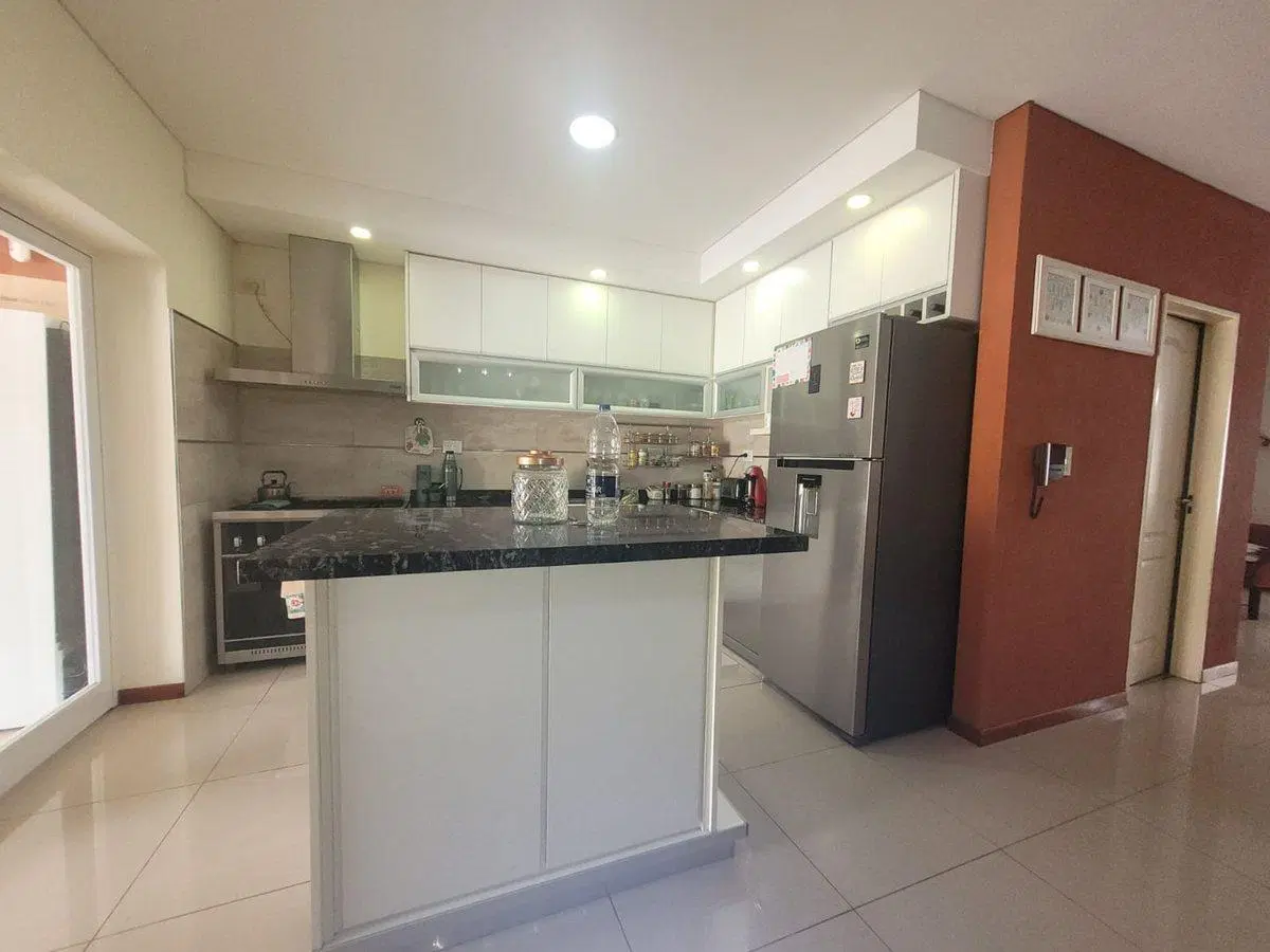 CASA 4 AMB. VENTA  SAN JUSTO CON  COCHERA PILETA 8