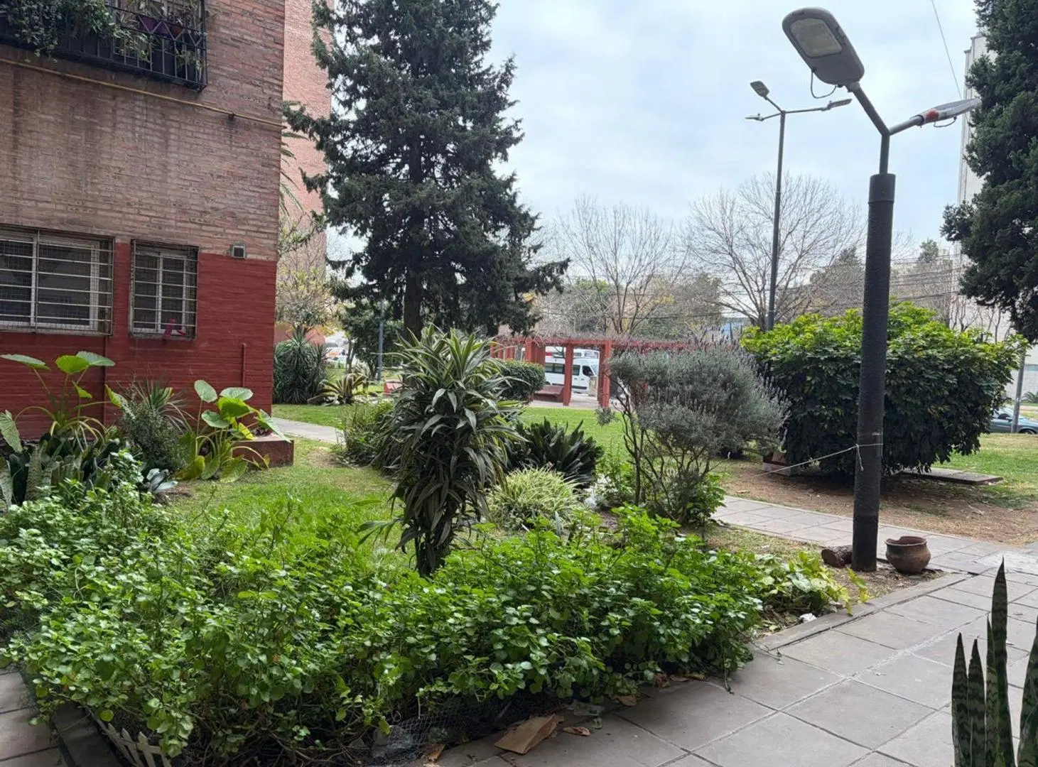 Venta Dpto. 2 amb. c/jardín y cochera en Lugano 8