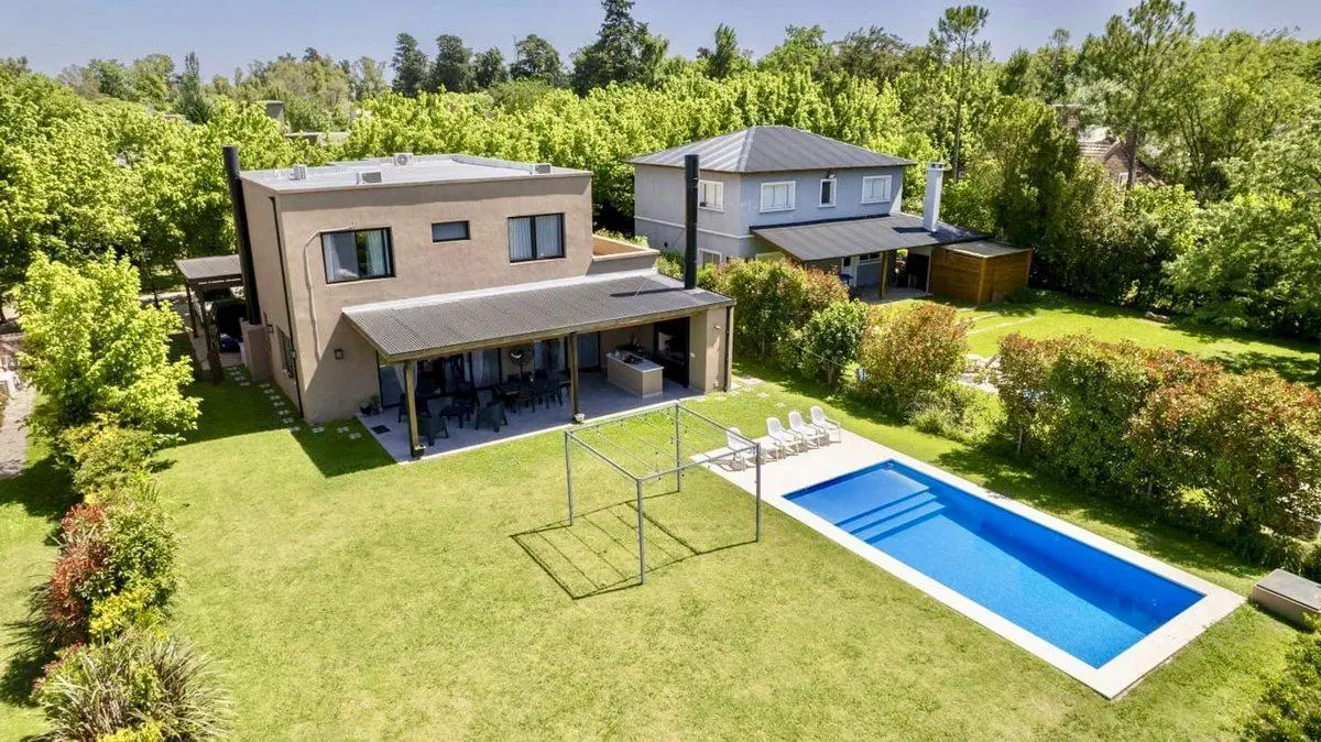 VENTA CASA 5 amb PILAR Bo.SAUSALITO PILETA 2