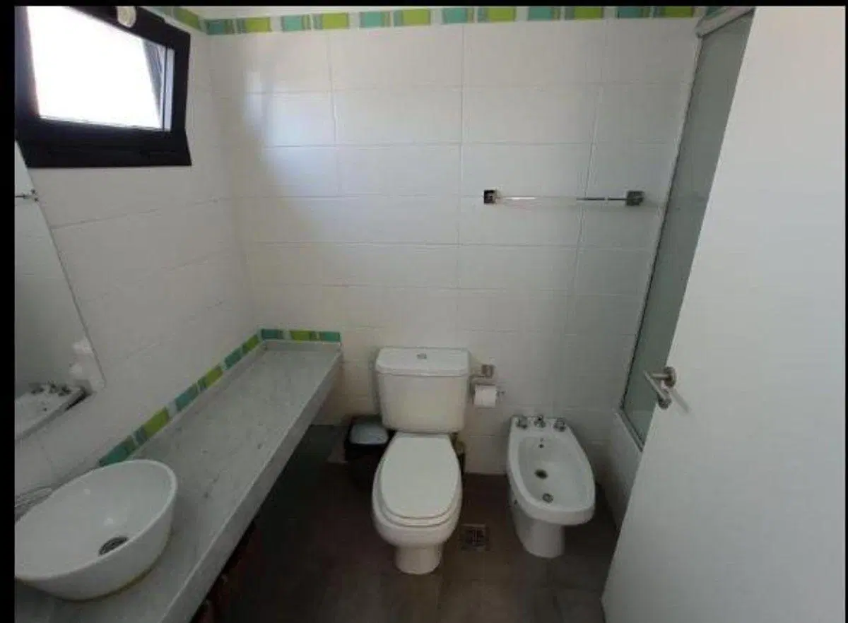 Dúplex con balcón terraza cochera y baulera 5