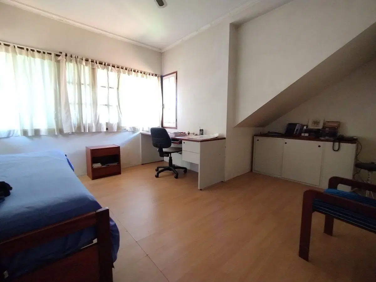 CASA 7 AMBIENTES EN VENTA PILETA COCHERA QUINCHO 4