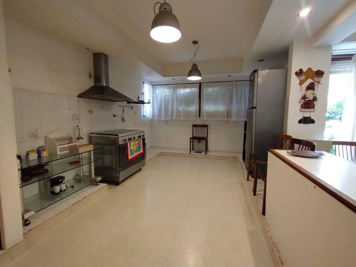 CASA 7 AMBIENTES EN VENTA PILETA COCHERA QUINCHO 2