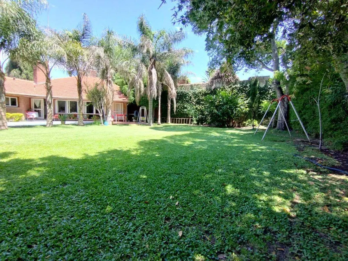 CASA 7 AMBIENTES EN VENTA PILETA COCHERA QUINCHO 8
