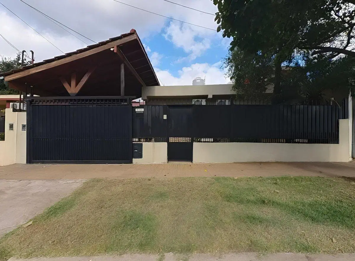 Venta de casa en Hurlingham 4 amb 3 baños, quincho 3