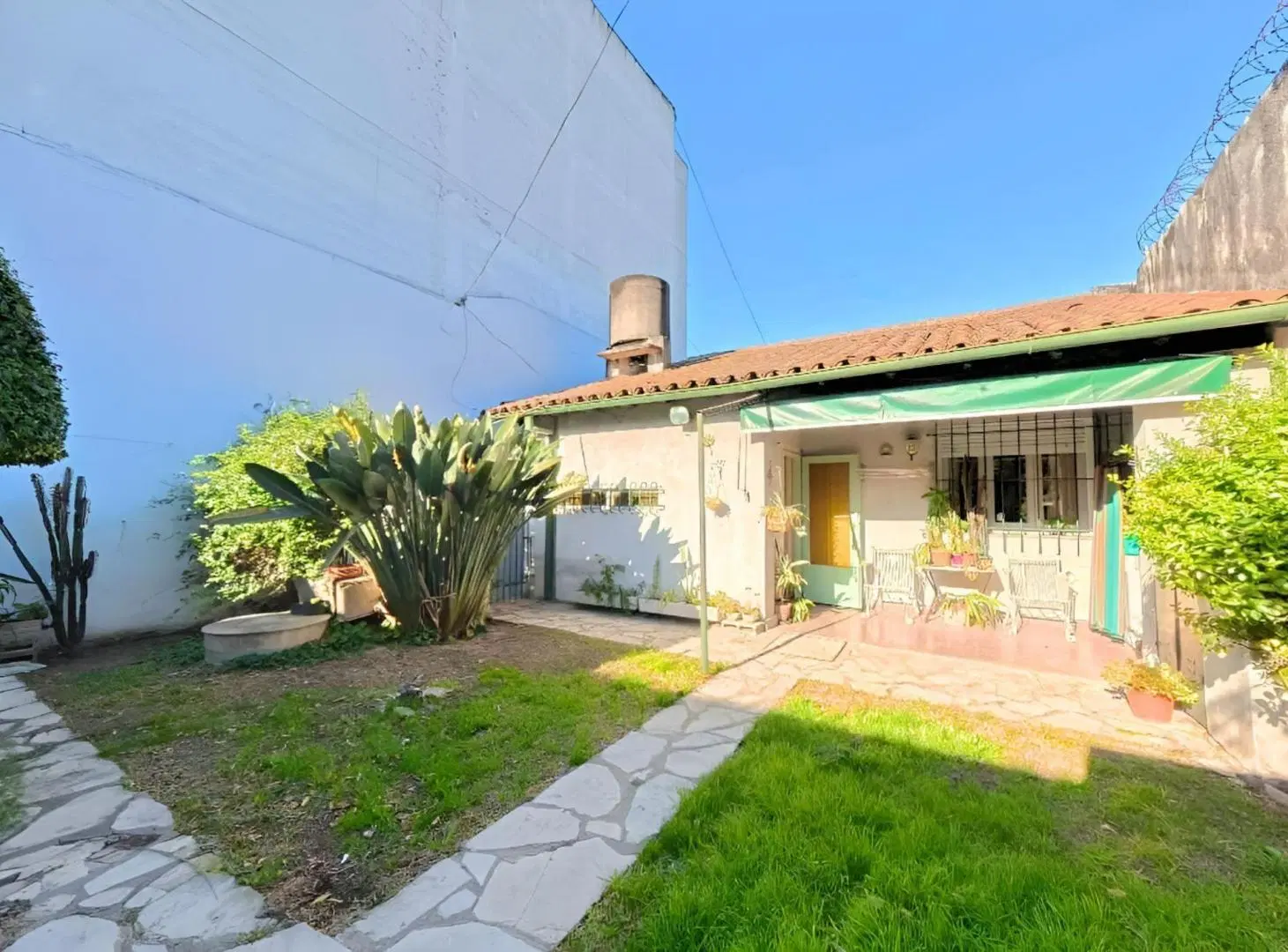 VENTA Casa 3 amb en Morón Norte 5 cuadras Estación 3