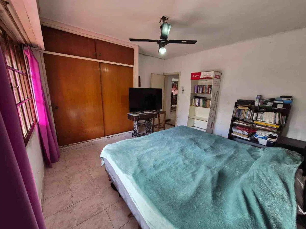 CASA- LOTE PROPIO- 2 VIVIENDAS- GARAGE- BANFIELD 5
