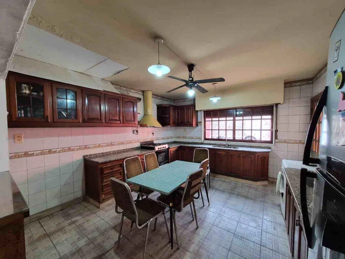 CASA- LOTE PROPIO- 2 VIVIENDAS- GARAGE- BANFIELD 3