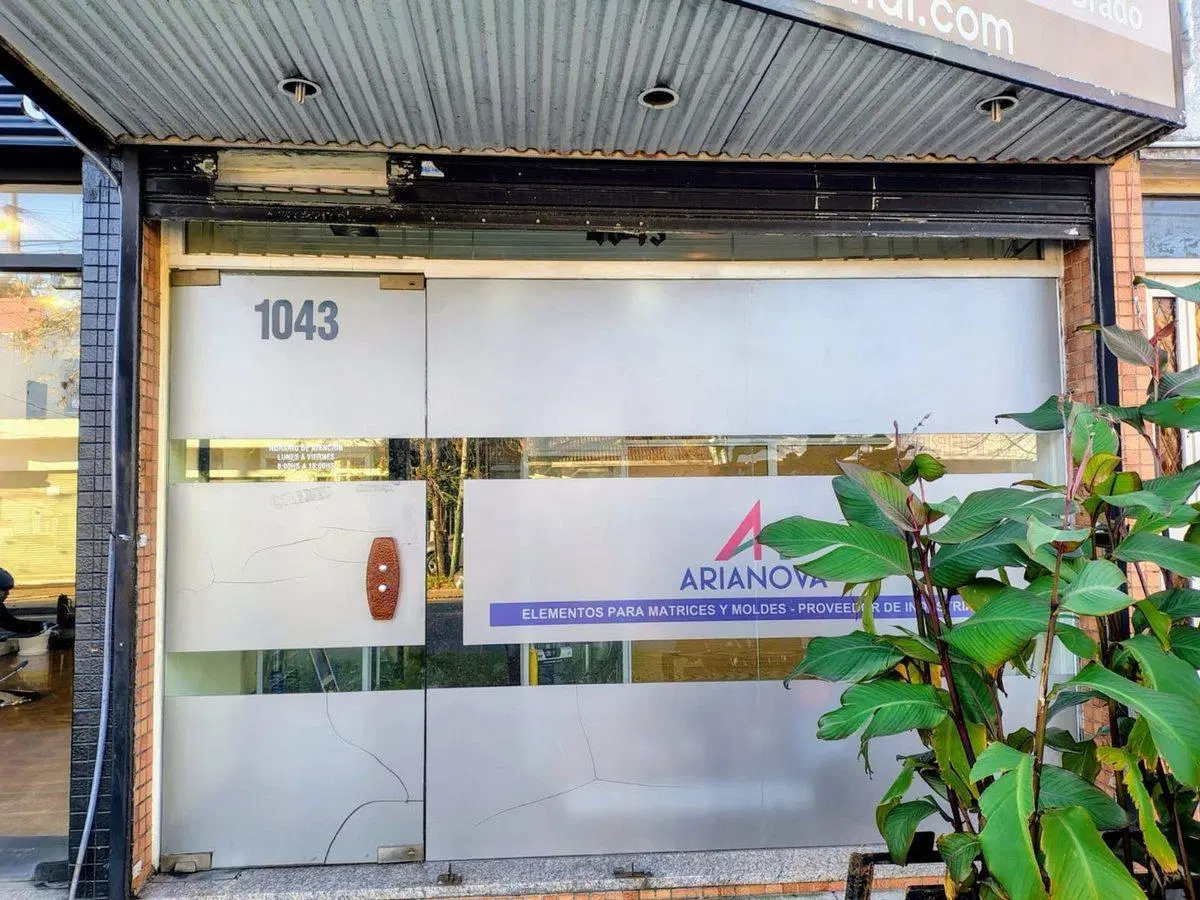 Venta terreno 482m con 2 locales c renta  Banfield 5