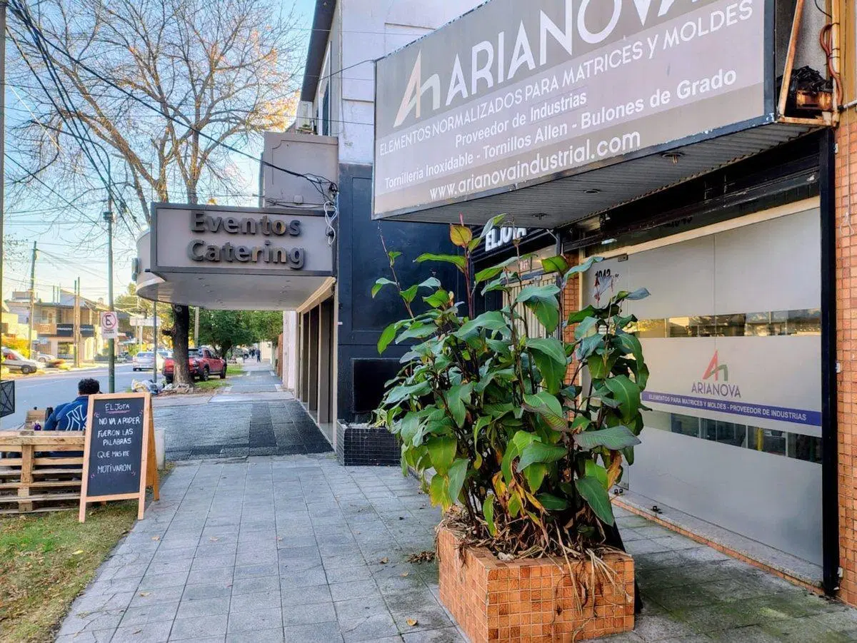Venta 2 locales con renta en Lote 480m2  Banfield 5
